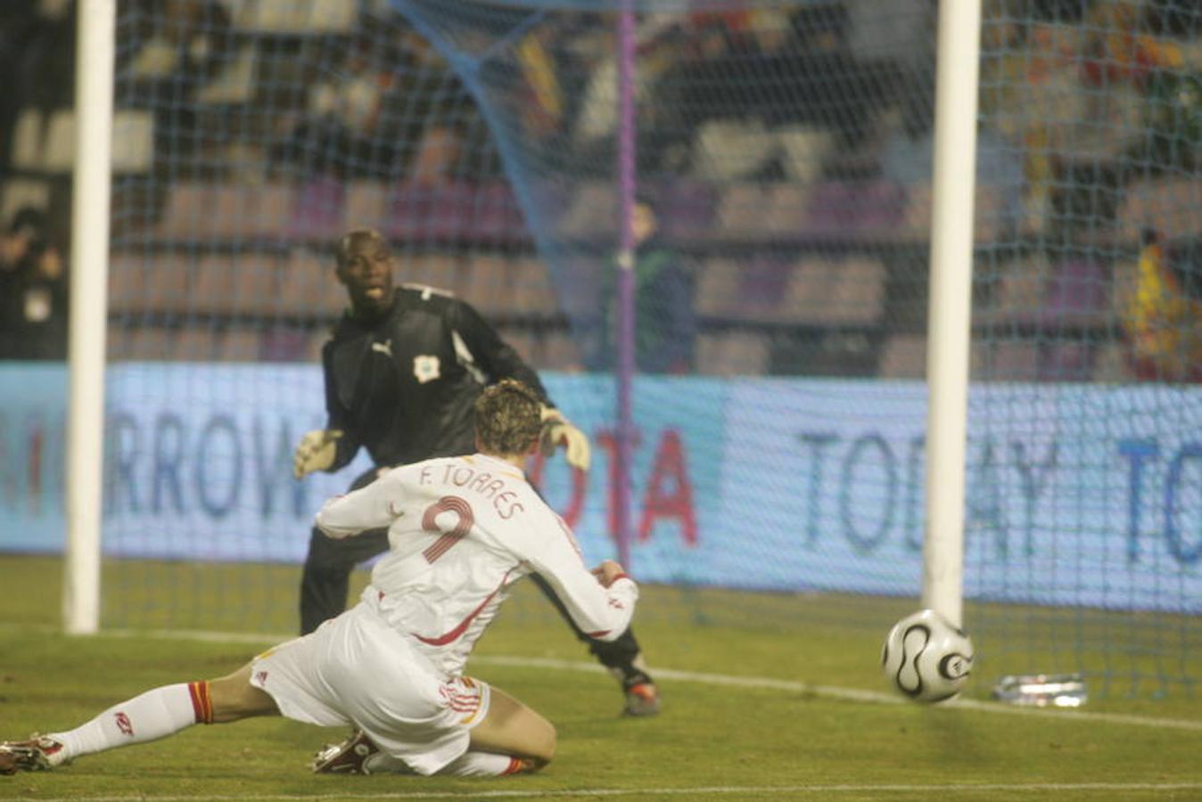 Resumen fotográfico del paso del futbolista Fernando Torres por Valladolid, tras anunciar su retirada del fútbol profesional.