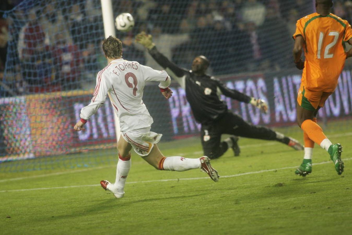 Resumen fotográfico del paso del futbolista Fernando Torres por Valladolid, tras anunciar su retirada del fútbol profesional.