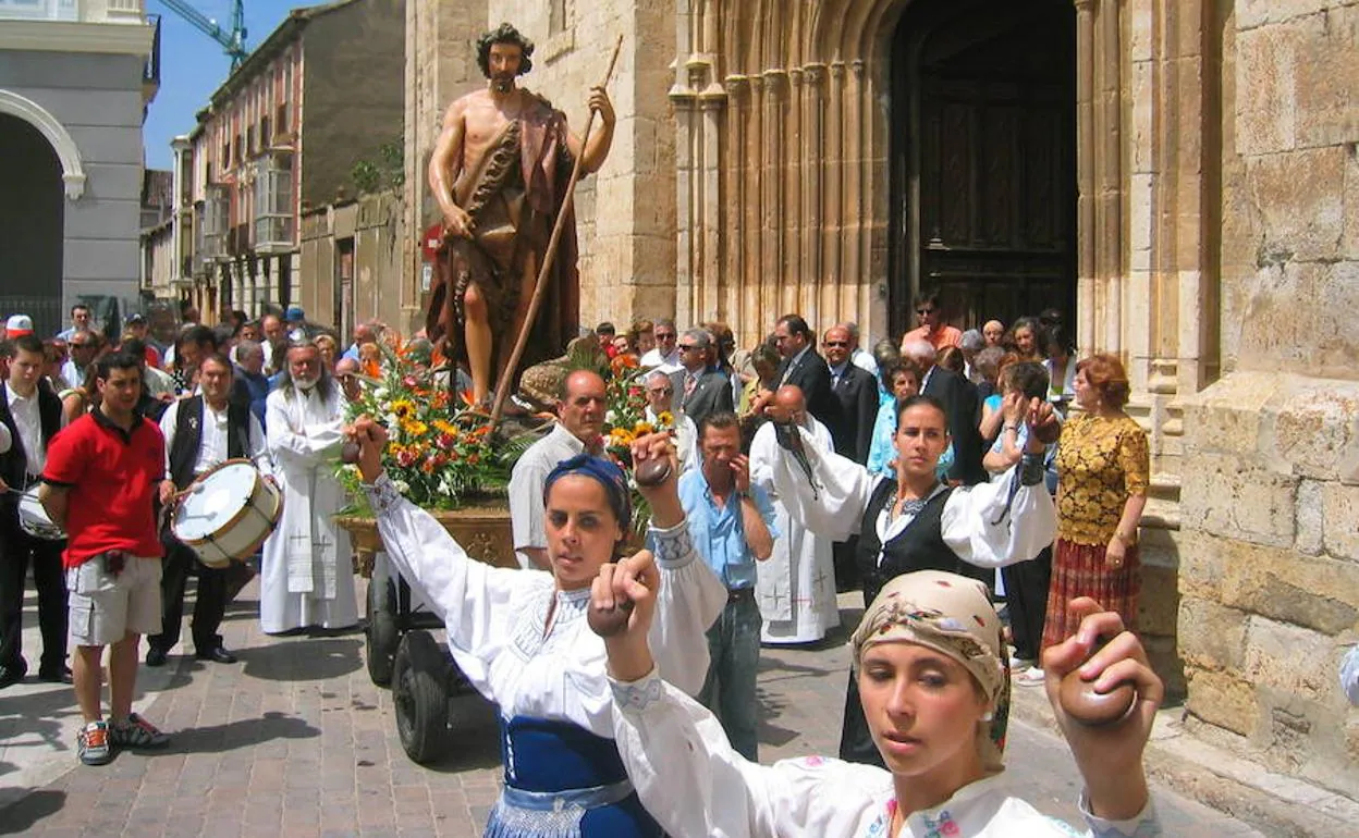 Procesión en honor de San Juan, patrón de Medina de Rioseco.