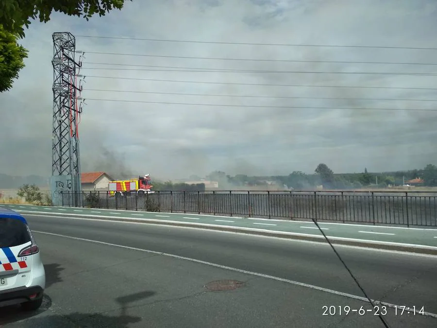 Fotos: Fuego en la zona entre Puente Ladrillo y Cabrerizos en Salamanca