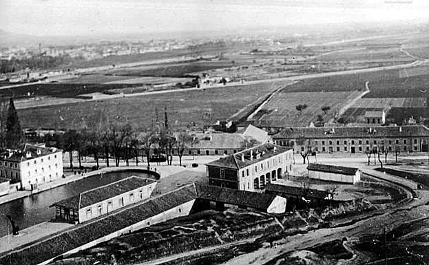 Dáersena del Canal de Castilla desde La Maruquesa, antes de que se construyeran los barrios que ahora la ocultan a la vista. 