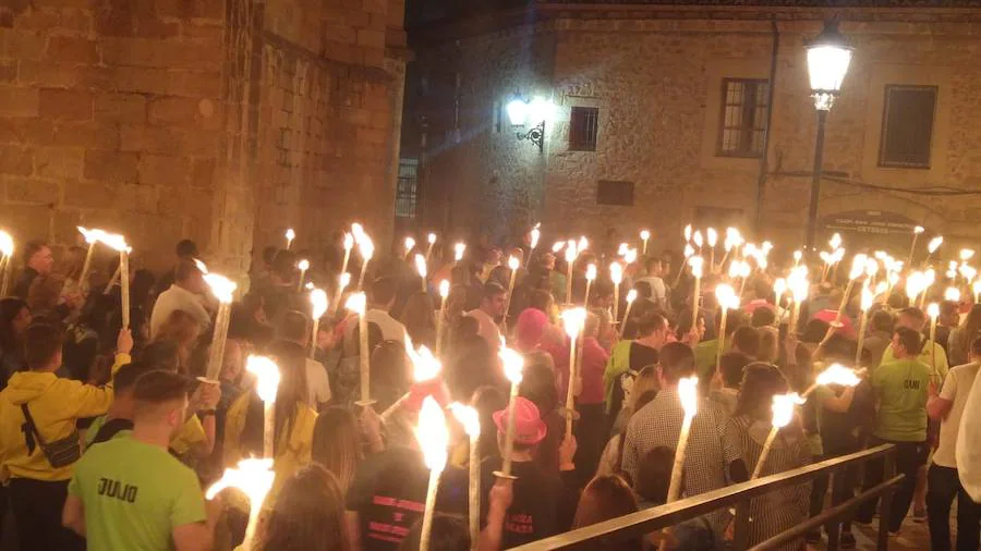 Fotos: Procesión de antorchas y hoguera de San Juan en Aguilar