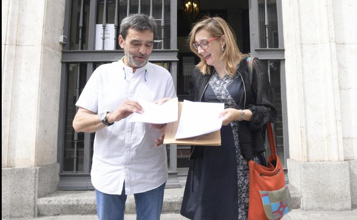 José María Bernardo y Rocío Anguita, representantes de Toma la Palabra en Valdunquillo y Torrecilla de la Torre, respectivamente. 