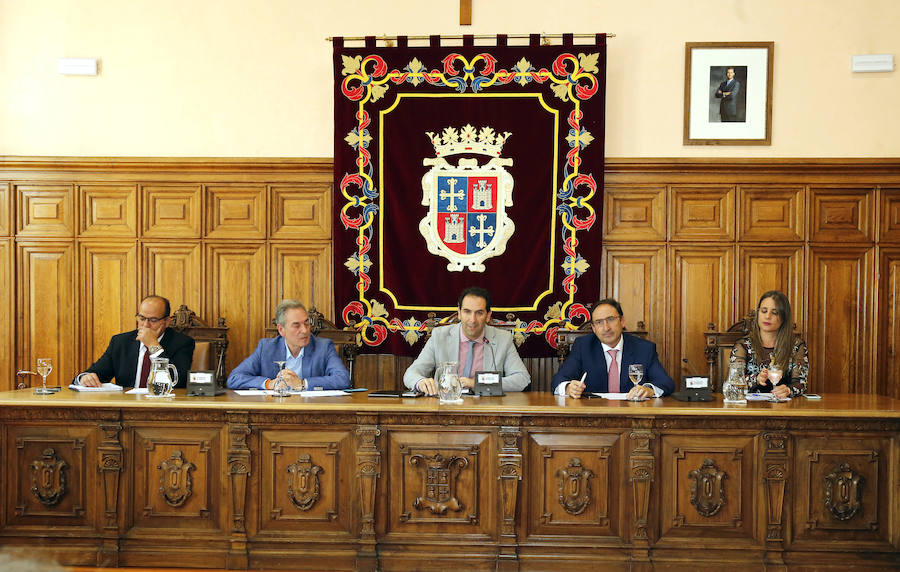 Fotos: Primer pleno del ayuntamiento de Palencia