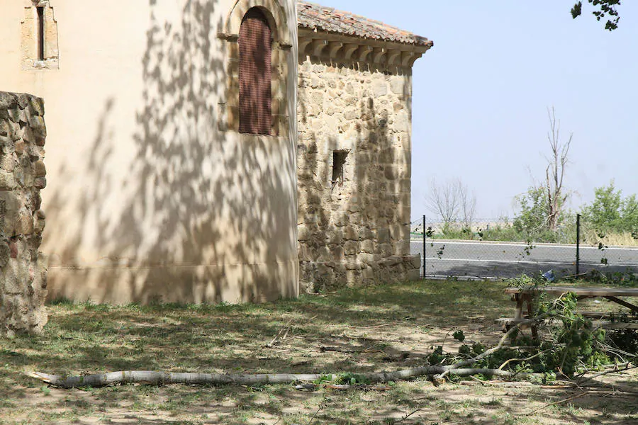 Fotos: Efectos del vendaval en Segovia y Torrecaballeros