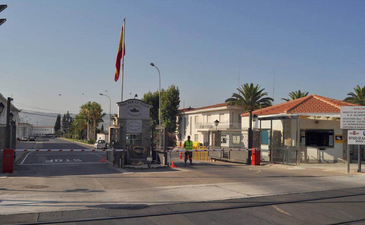 Imagen del exterior de la Escuela Militar de Paracaidismo 'Méndez Parada', en Alcantarilla (Murcia). 