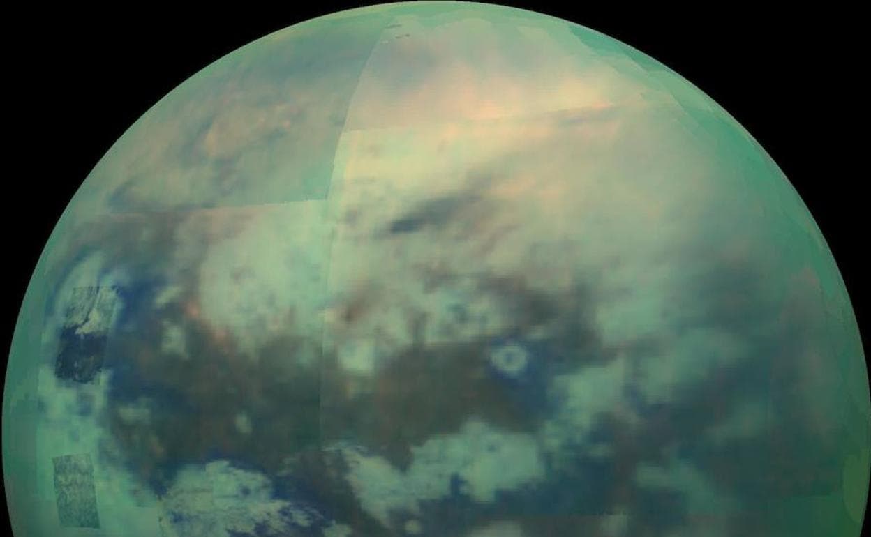 Titán, una de las lunas de Saturno.
