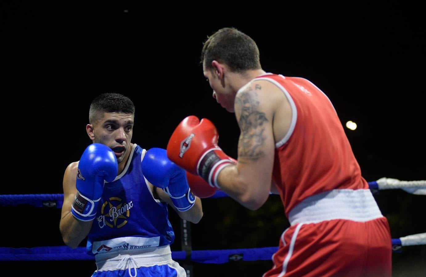Numeroso público siguió los combates en el cuadrilátero instalado en al Acera de Recoletos.
