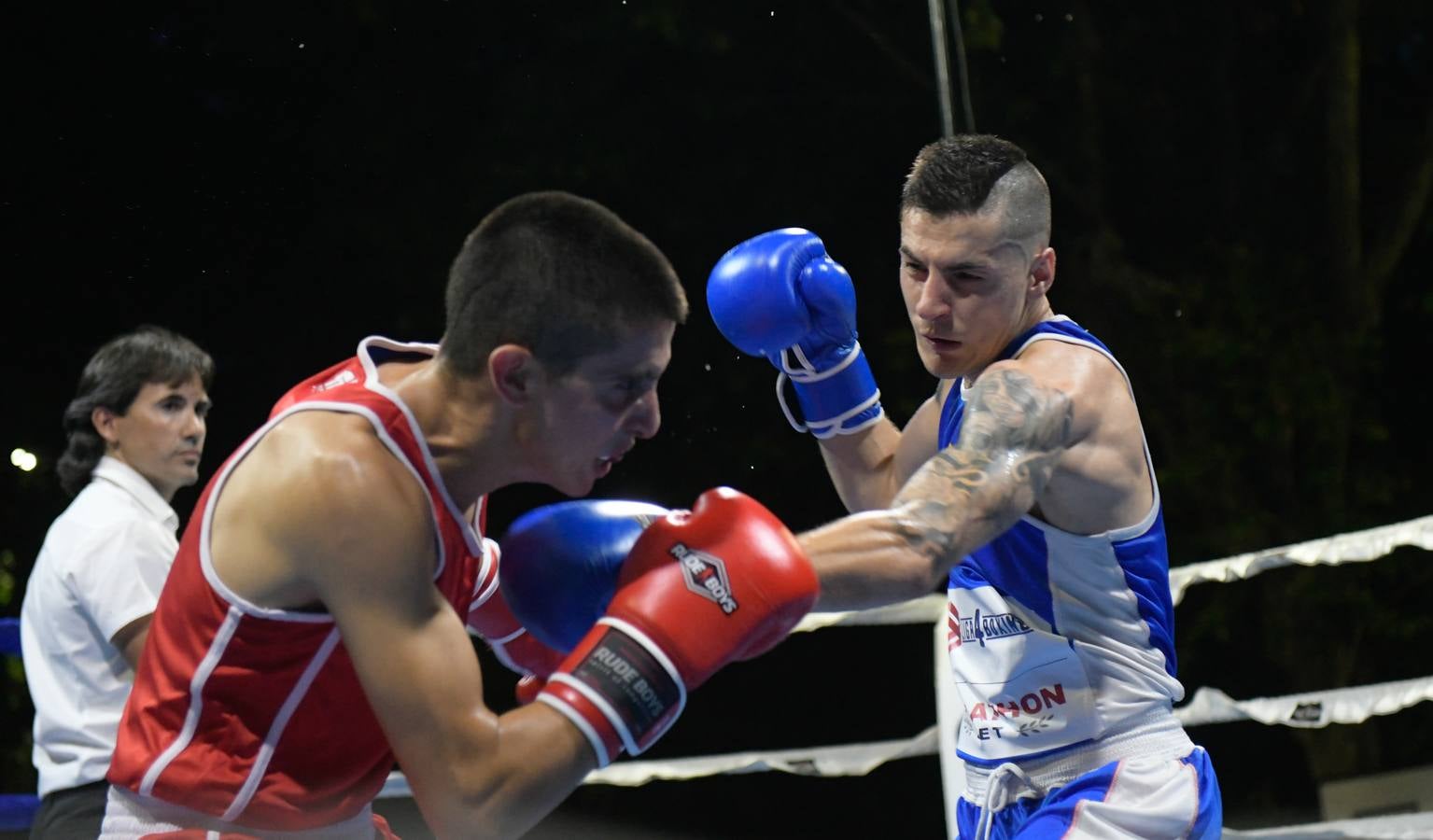 Numeroso público siguió los combates en el cuadrilátero instalado en al Acera de Recoletos.