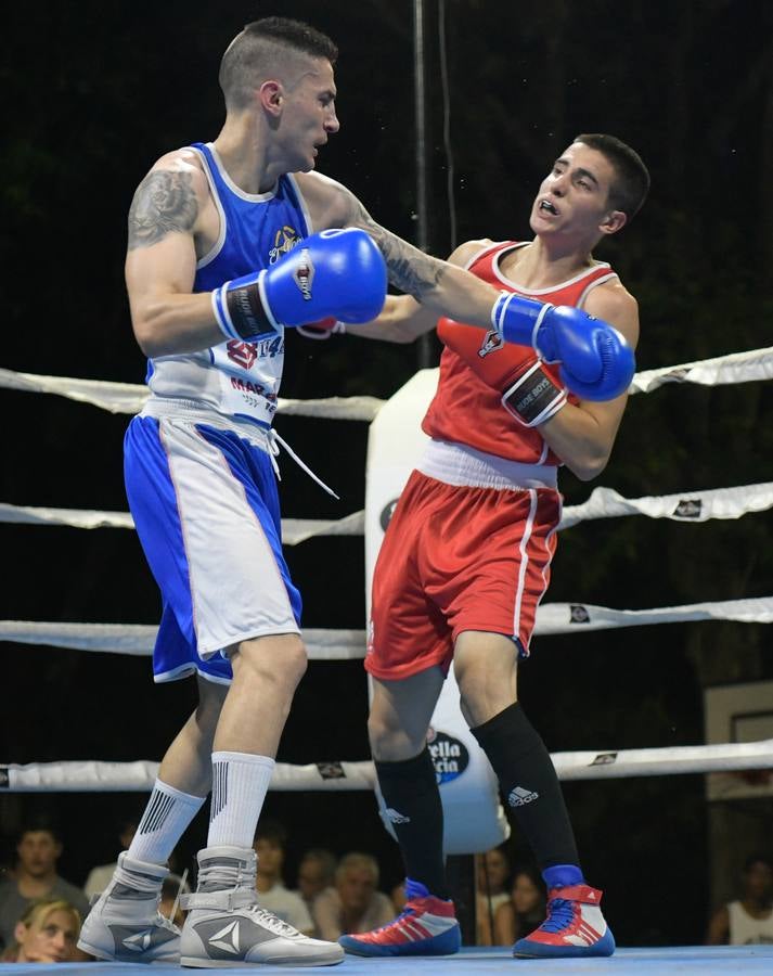 Numeroso público siguió los combates en el cuadrilátero instalado en al Acera de Recoletos.