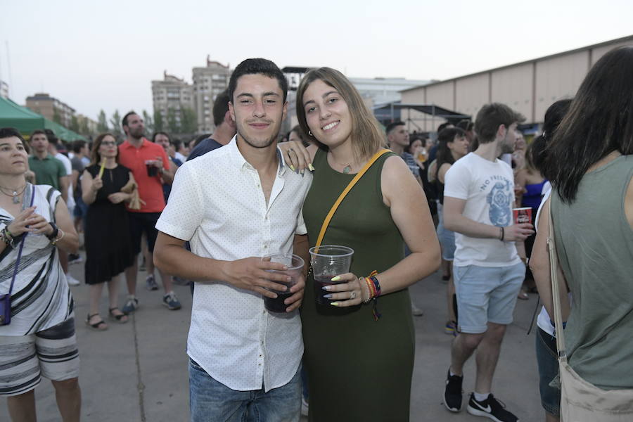 Valladolindie, «el festival más largo del mundo», celebra este año su 25 aniversario de música en directo. El primer concierto del ciclo, el de Izal, llenó ayer la Feria de Valladolid. El segundo, en el que actuarán Corizonas, Dorian y Siloé, tendrá lugar en la Plaza Mayor de la capital vallisoletana coincidiendo con la celebración de la Feria y Fiestas de la Virgen de San Lorenzo.