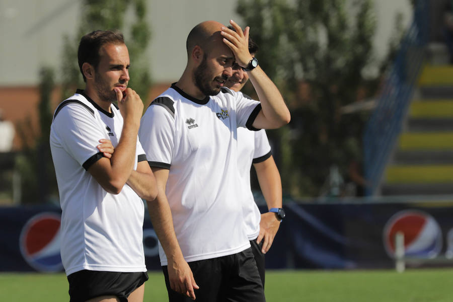 El concurso para que jóvenes jugadores intenten ganarse un hueco en el fútbol semiprofesional ha arrancado hoy en Salamanca.