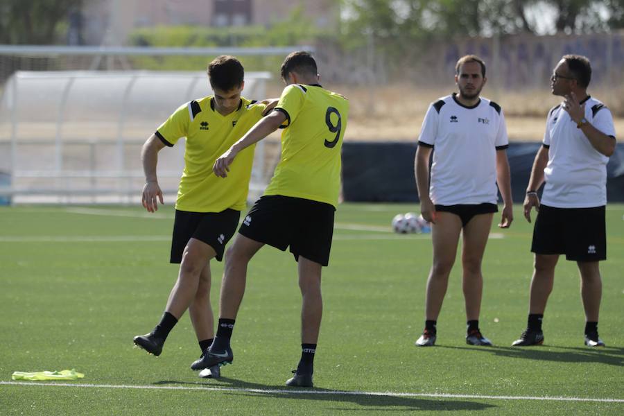 El concurso para que jóvenes jugadores intenten ganarse un hueco en el fútbol semiprofesional ha arrancado hoy en Salamanca.