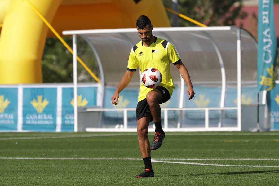 El concurso para que jóvenes jugadores intenten ganarse un hueco en el fútbol semiprofesional ha arrancado hoy en Salamanca.