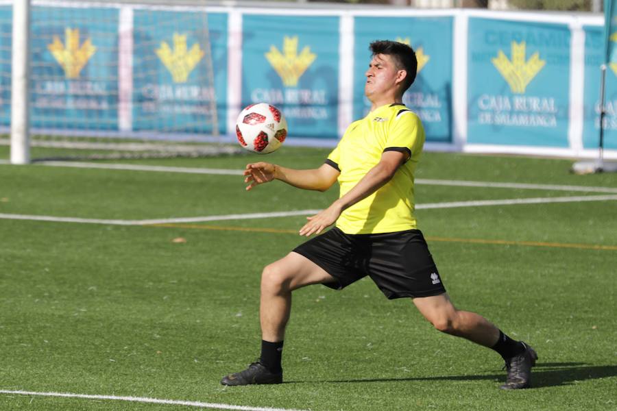 El concurso para que jóvenes jugadores intenten ganarse un hueco en el fútbol semiprofesional ha arrancado hoy en Salamanca.