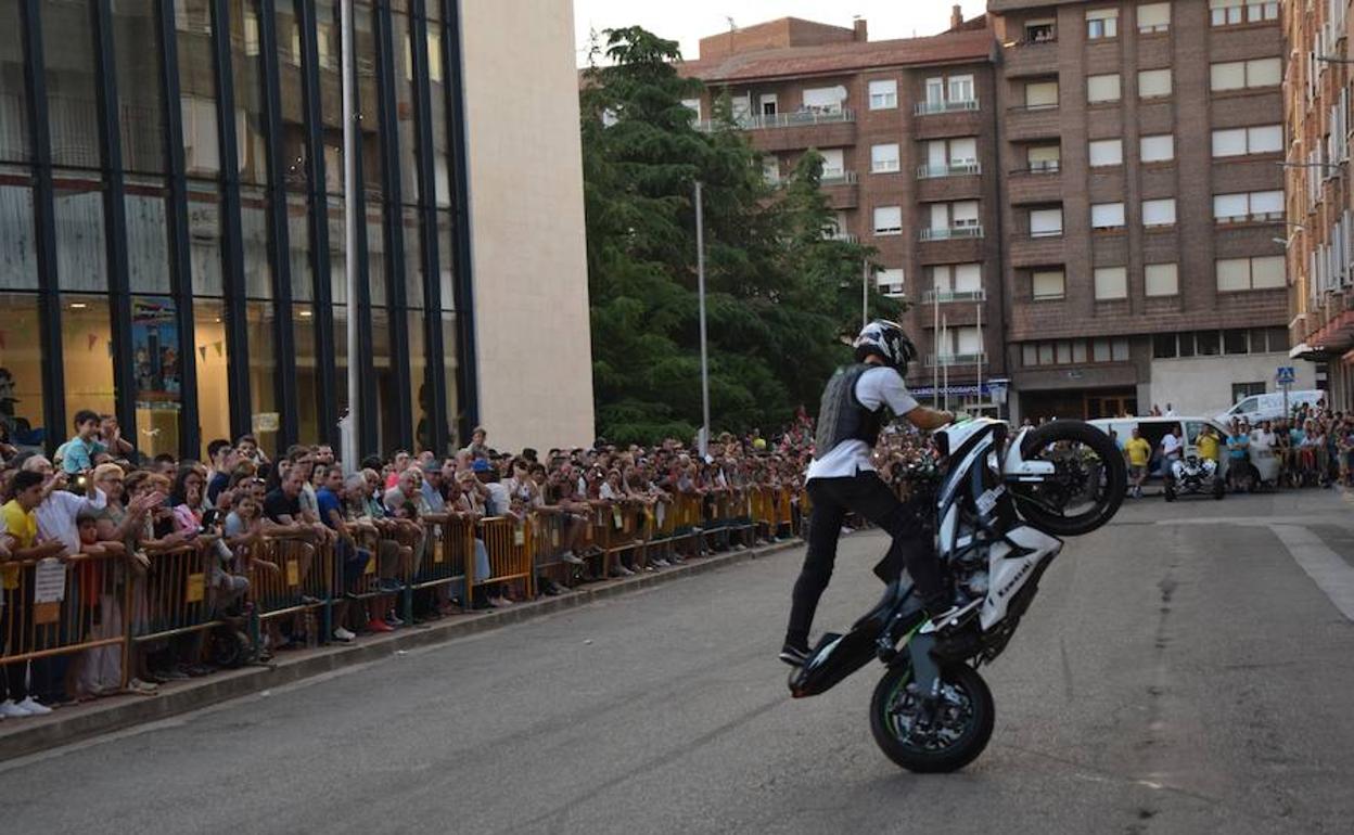 Exhibición de acobracias.