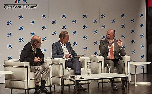 Emilio Ros, Jefe Clínico de la Unidad de Lípidos y Consultor Senior del Servicio de Endocrinología y Nutrición del Hospital Clínic de Barcelona; José Manuel González Huesca, director general de Servimedia, y George Sandeman, presidente de Wine in Moderation. 