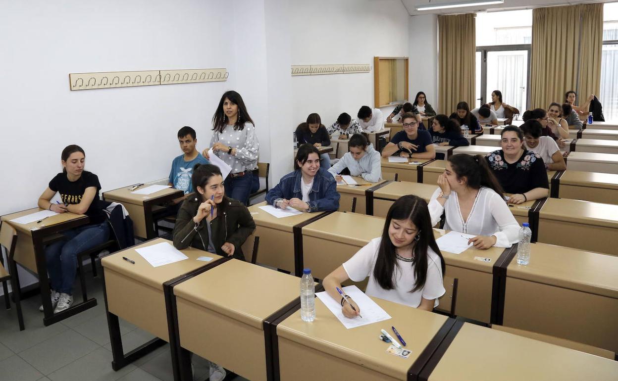 Exámenes de la EBAU en el Campus de la Yutera, Palencia.