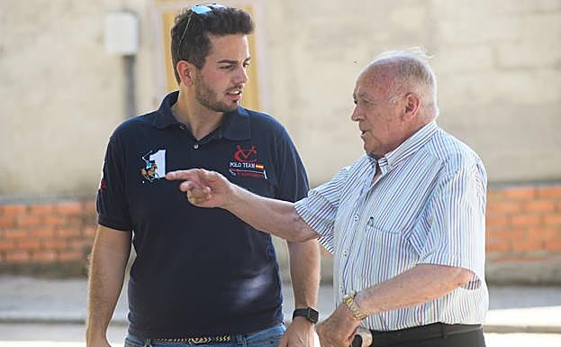 Gonzalo Peinador y Rufino Hernández intercambiaron impresiones sobre la gestión en sus municipios. 