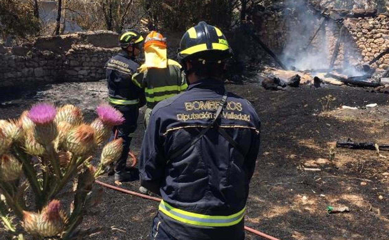 Los Bomberos de la Diputación de Valladolid sofocan un incendio en Olivares de Duero