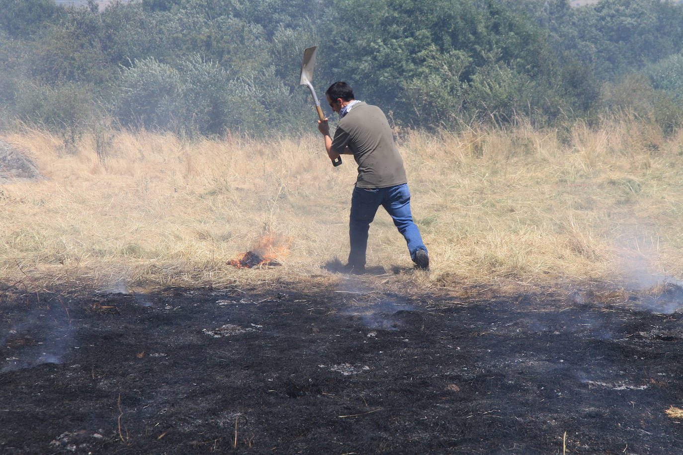 Fotos: Incendio en Trescasas (y 2)
