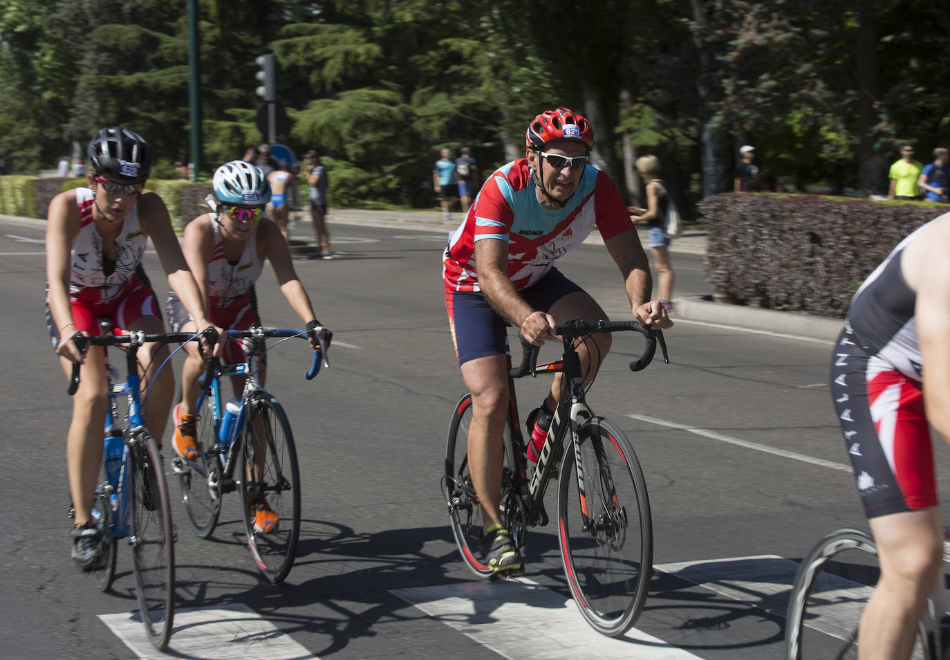 El recorrido contaba con 750 metros de natación, 20 kilómetros de ciclismo y 5 kilómetros de carrera.