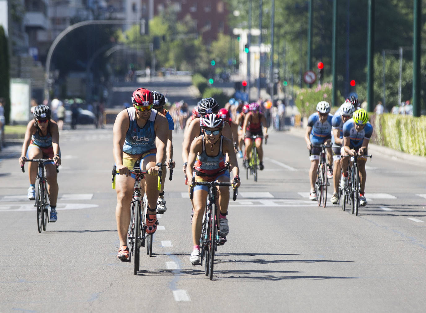 El recorrido contaba con 750 metros de natación, 20 kilómetros de ciclismo y 5 kilómetros de carrera.