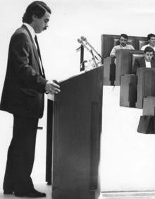 Imagen secundaria 2 - Demetrio Madrid, en 1983, en el Monasterio de las Claras. José Constantino Nalda, en 1986. Y José María Aznar, en su discurso de investidura en 1987