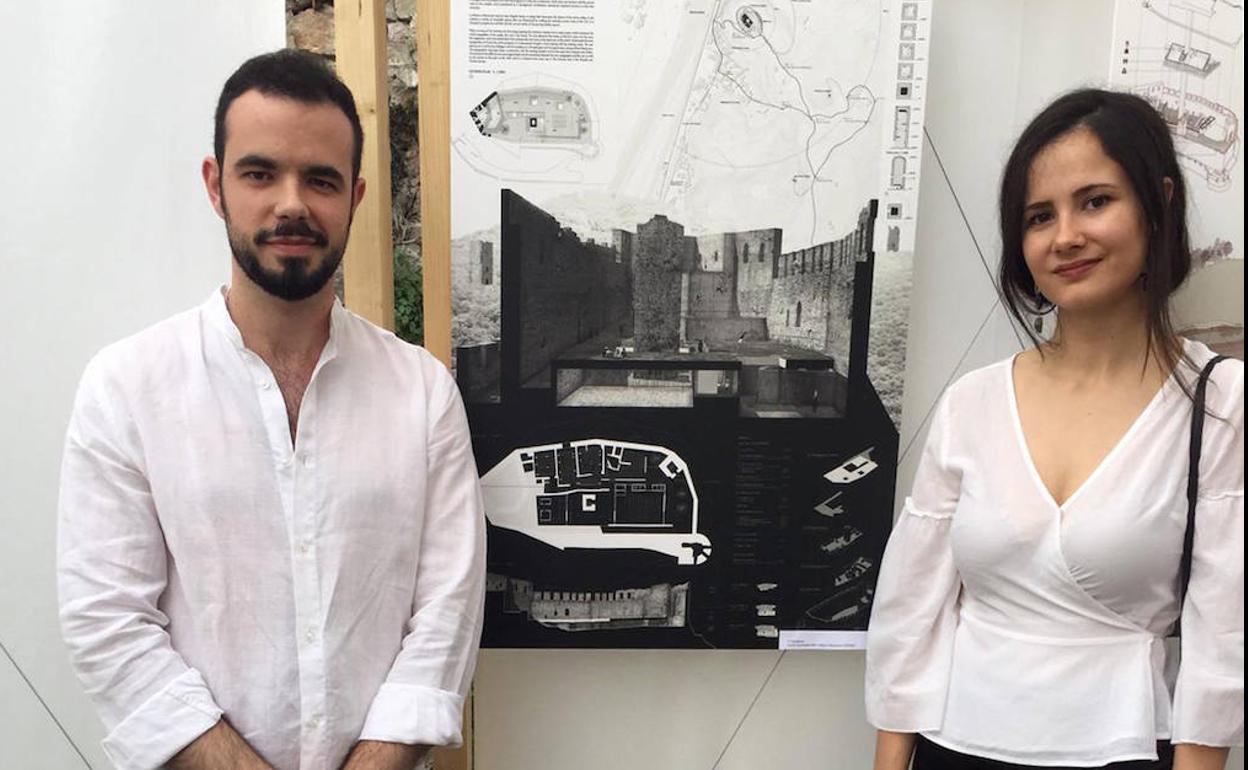 Lucila Castañeda y su novio y socio, Valerio Giovannini, con el proyecto que lograron el premio.