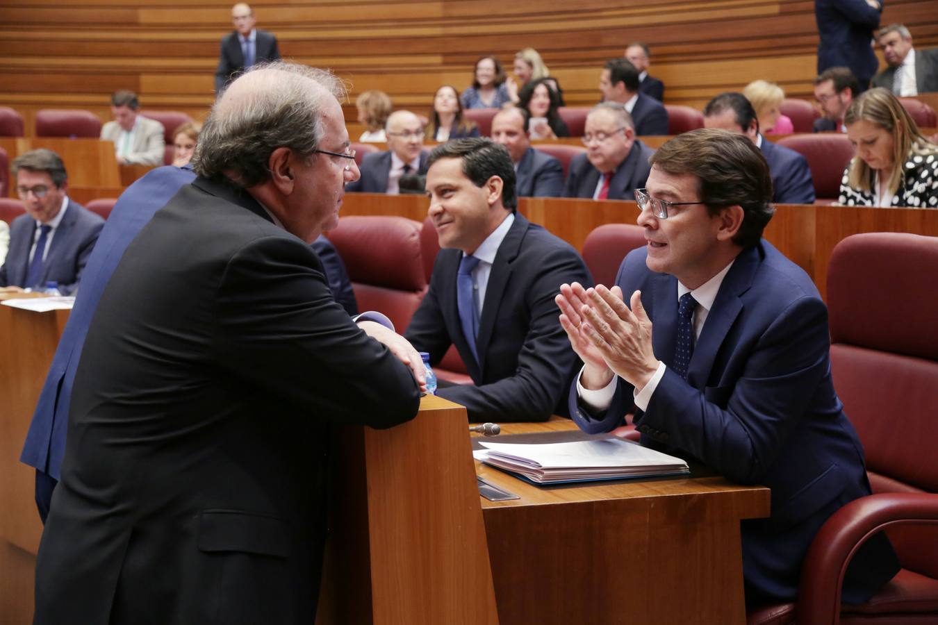 El líder del PSOE en la región, Luis Tudanca, fue el encargado de abrir la segunda parte de una sesión que calificó como «histórica» por ser la «primera vez en la historia de esta comunidad en la que no se elegirá presidente a quien a ganado las elecciones»