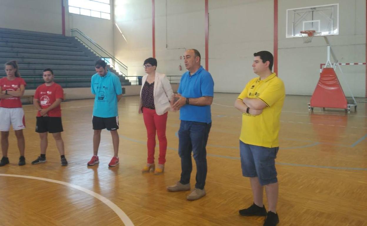 Asistentes a la concentración de baloncesto en Cuéllar.