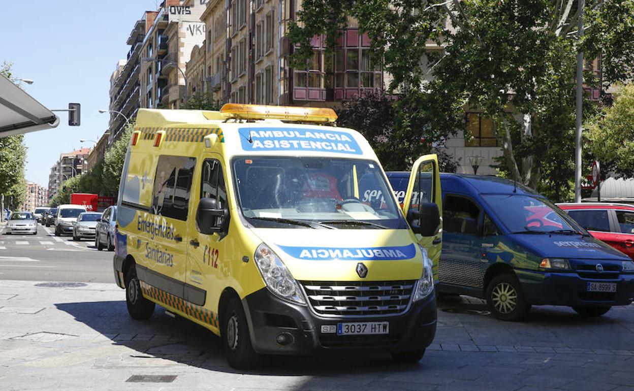 Una ambulancia de Sacyl en el centro de la ciudad.