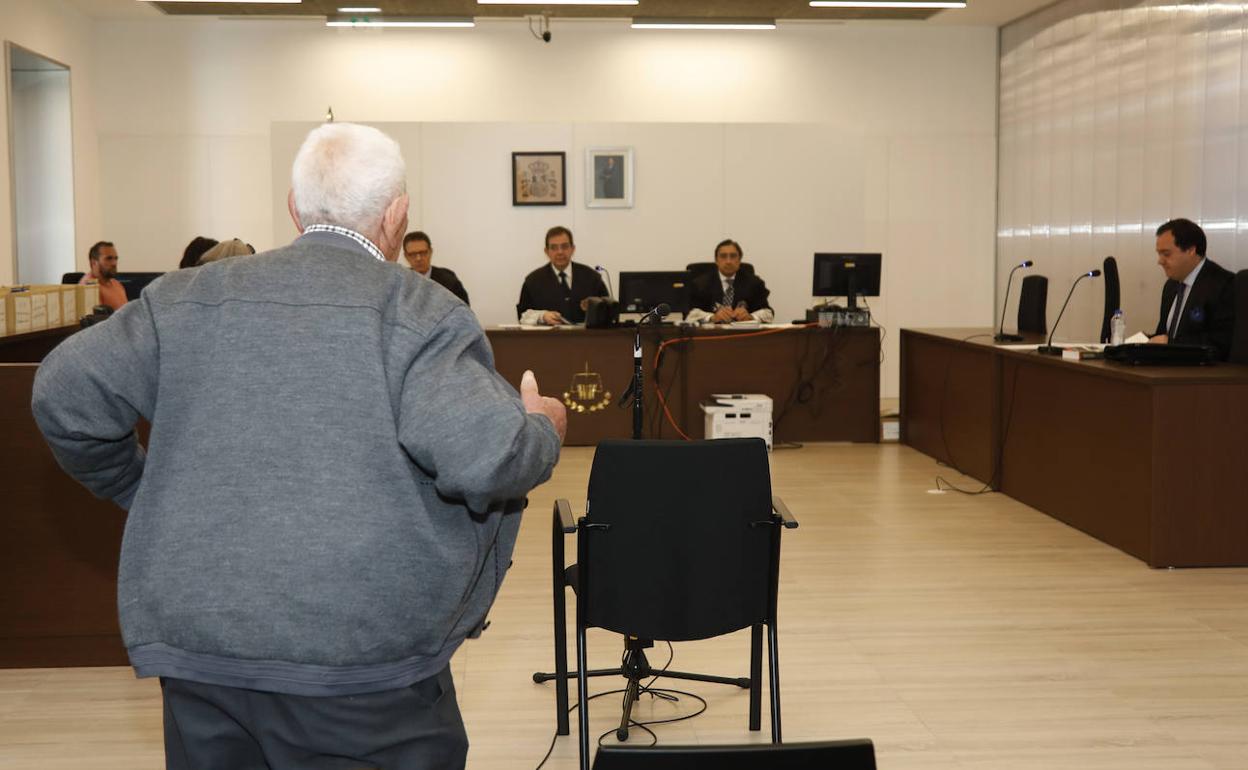 Condenado a 28 meses de cárcel por abusar de su mujer durante 57 años