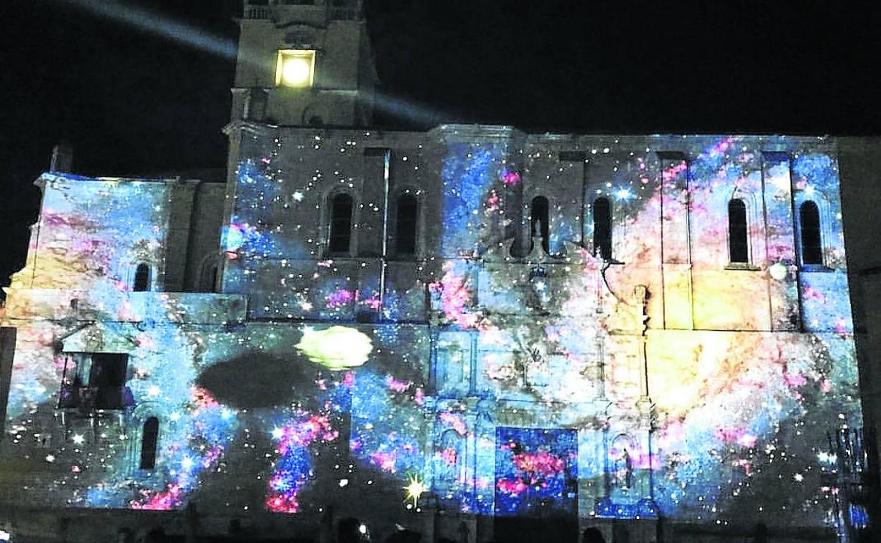 Mapping proyectado el año pasado en la fachada de la Colegiata de Medina