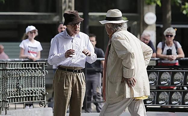 Woody Allen en el primer día de rodaje de su última película que se rueda en el Boulevard de San Sebastián. 