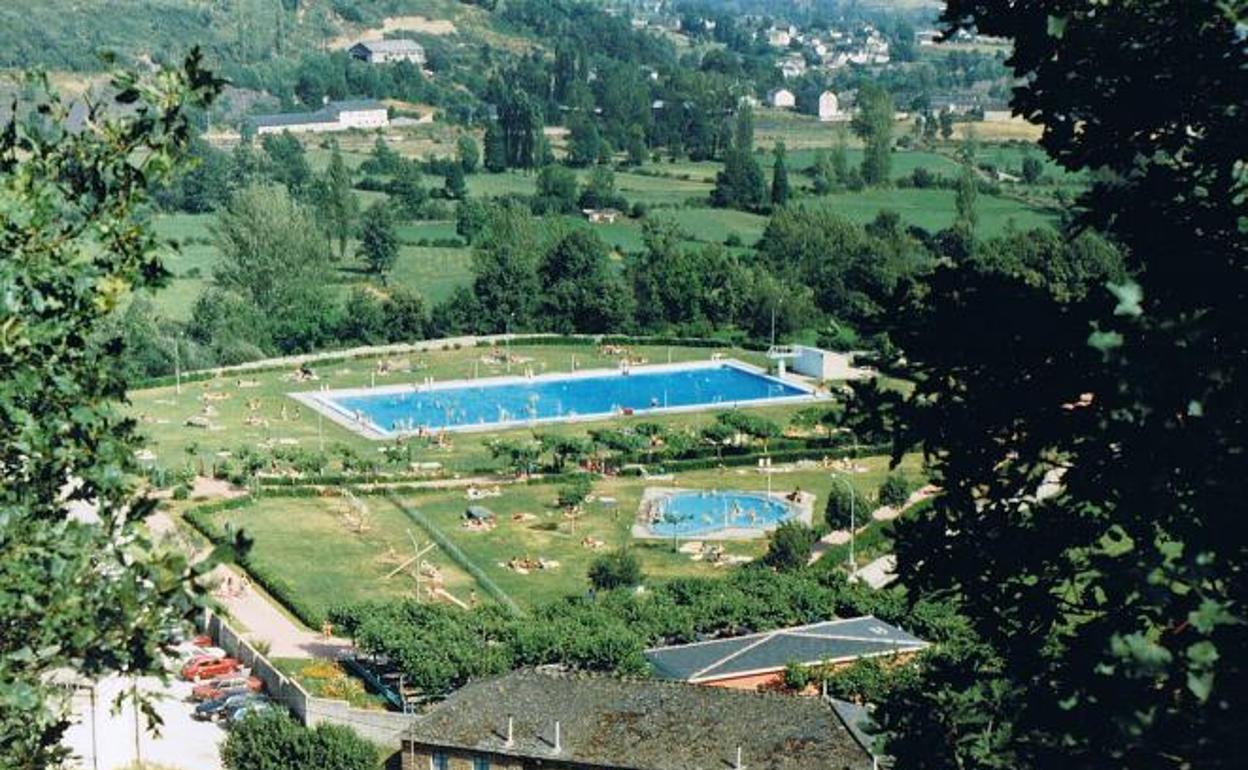 Fallece un varón de 90 tras sufrir un ahogamiento en la piscina del Carbachón en Caboalles de Abajo