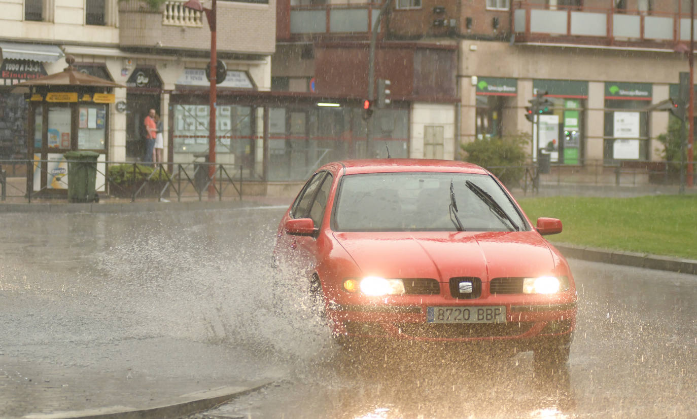 Fotos: Fuertes lluvias este sábado en Valladolid