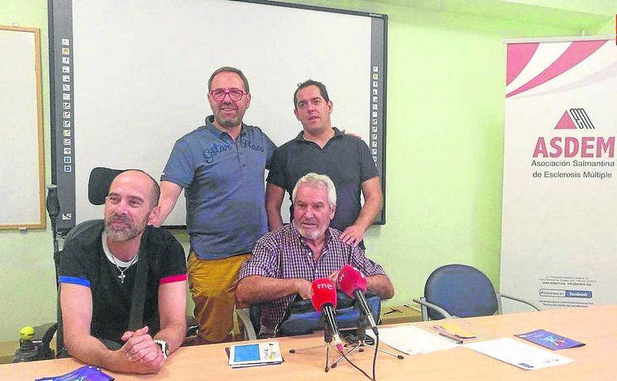 Miembros de ASDEM, durante la presentación de la campaña.