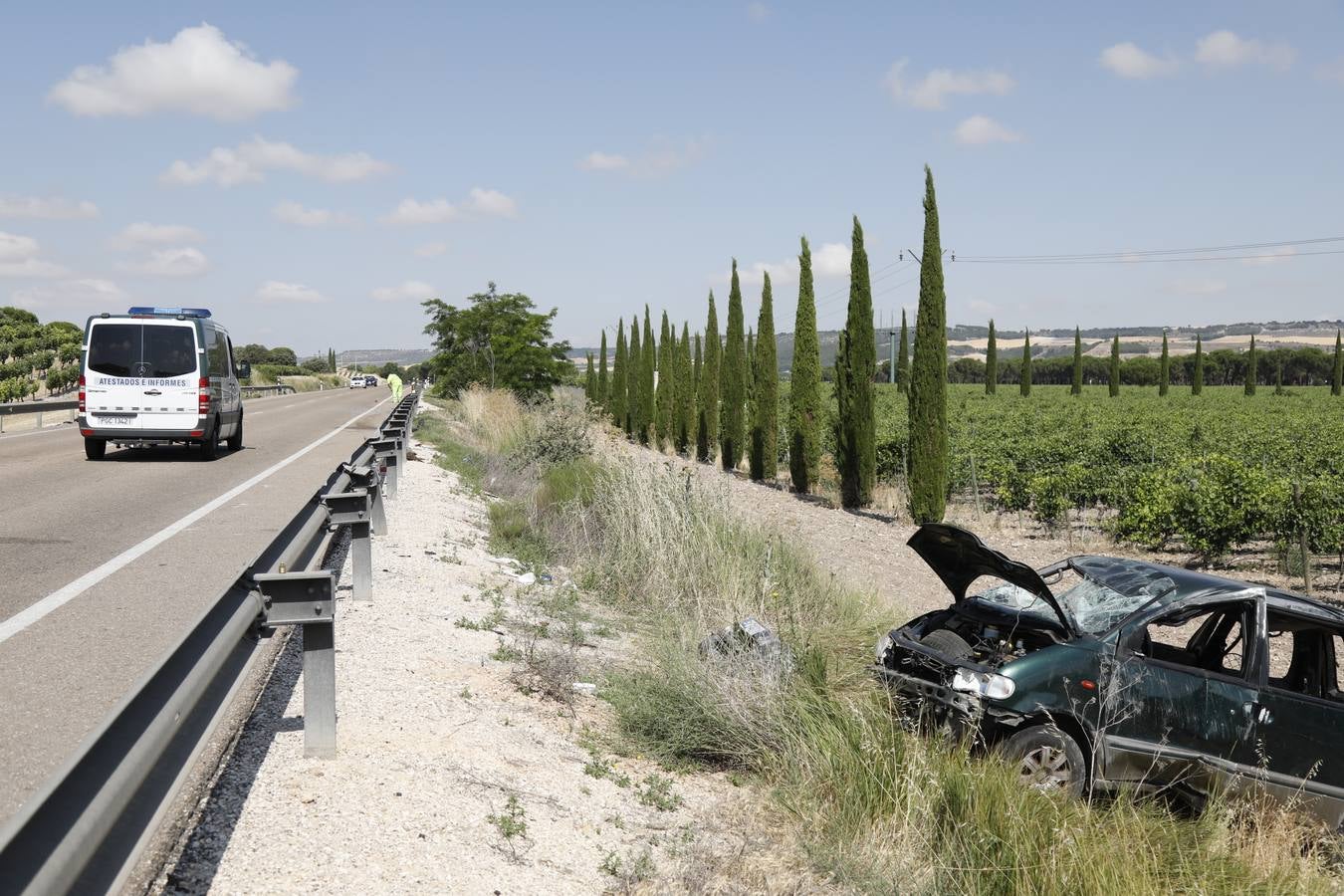 Fotos: Tres heridos en una accidente de tráfico en la carretera N-122 en Valladolid