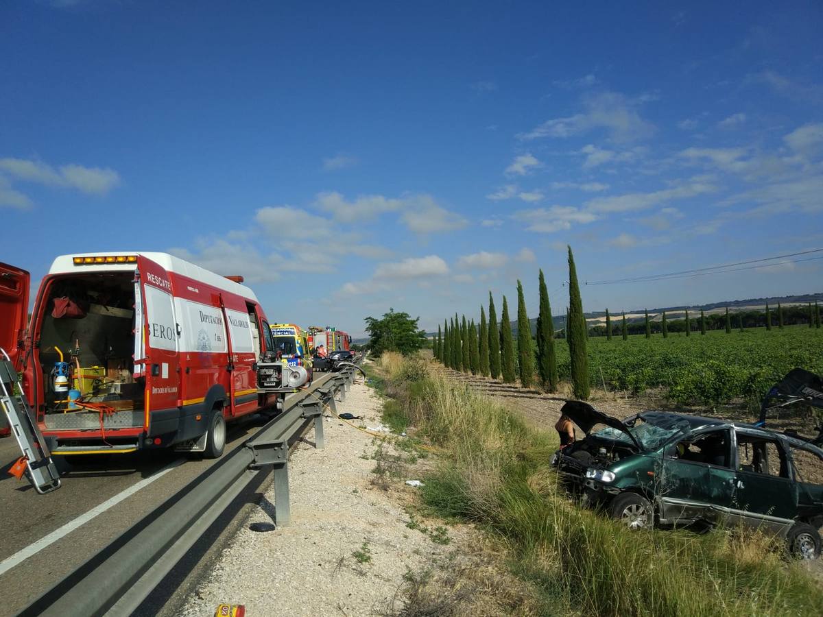 Fotos: Tres heridos en una accidente de tráfico en la carretera N-122 en Valladolid