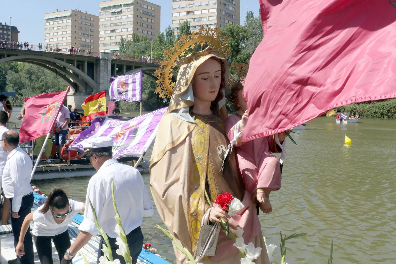 Procesión fluvial de la Virgen del Carmen en Valladolid