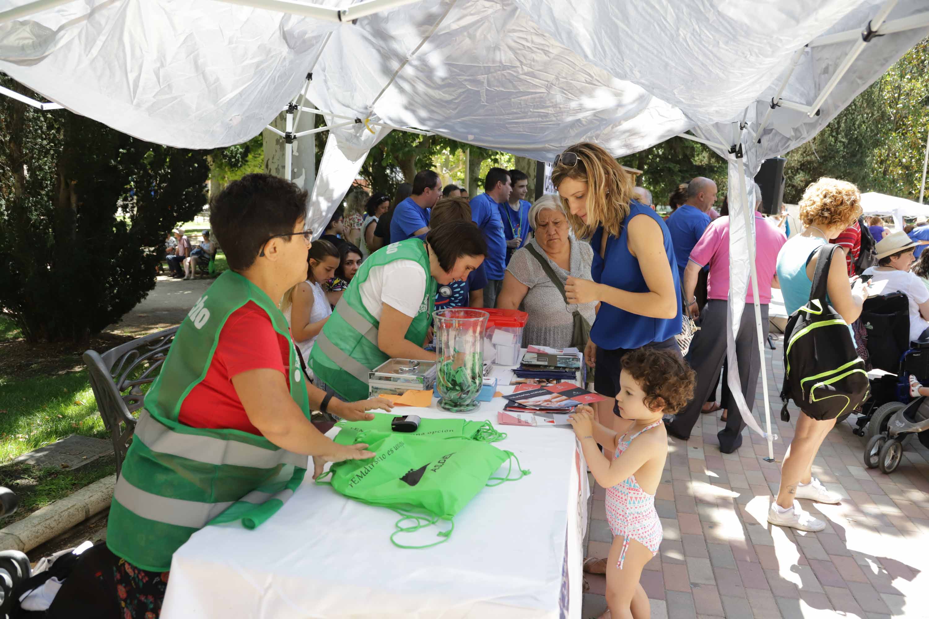 Fotos: Campaña &#039;Mójate por la esclerosis&#039; en Salamanca