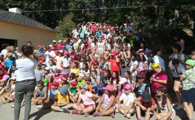 Niños participantes en el XV campamento diocesano. 
