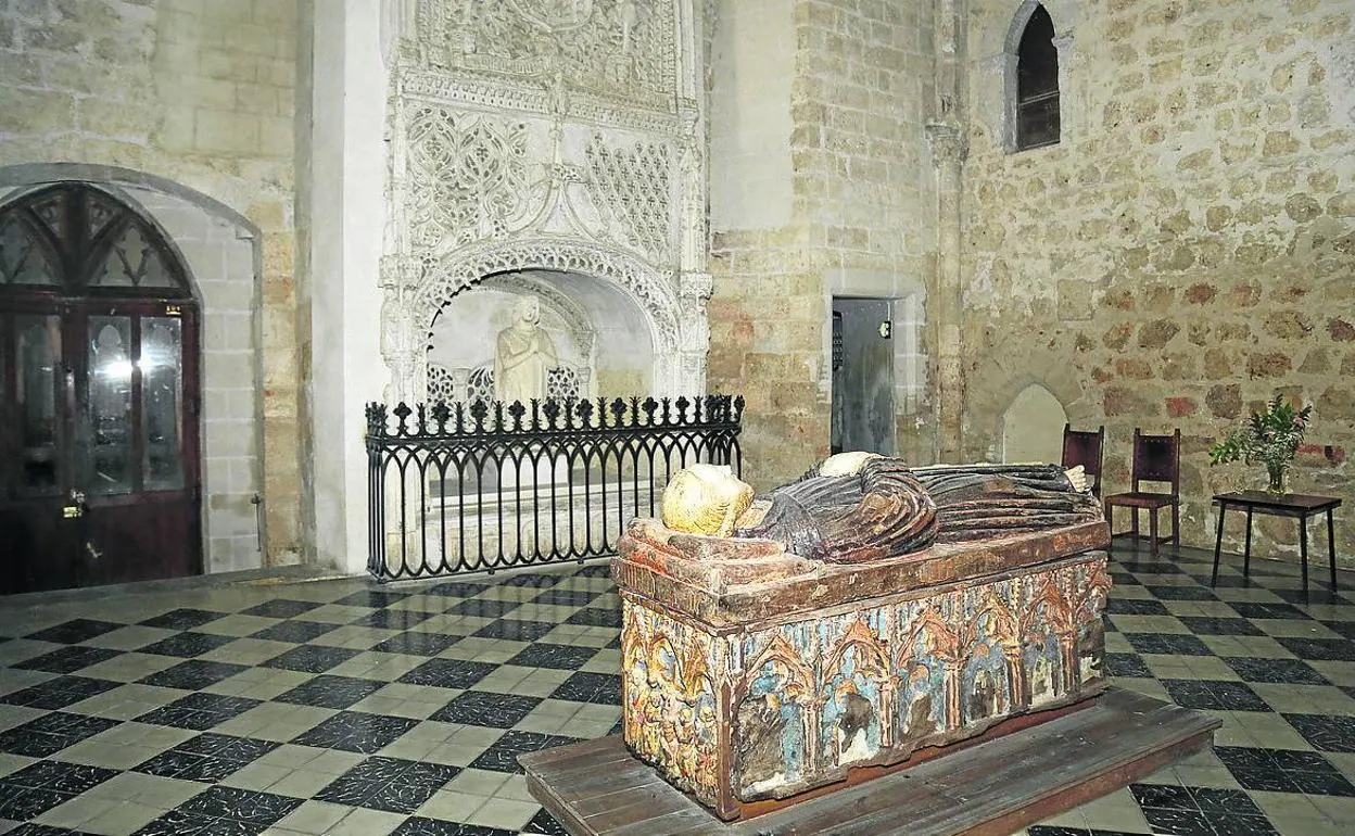 Sepulcro de Don Tello, en el interior del templo. 