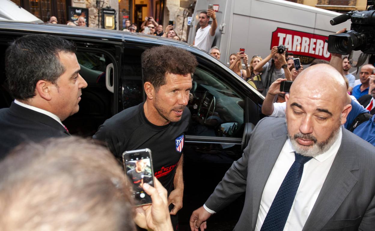 Simeone, a su llegada al restaurante. 