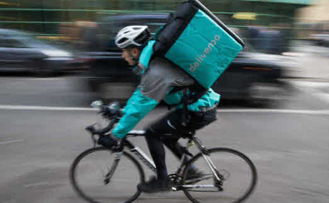 Un repartidor de Deliveroo. 