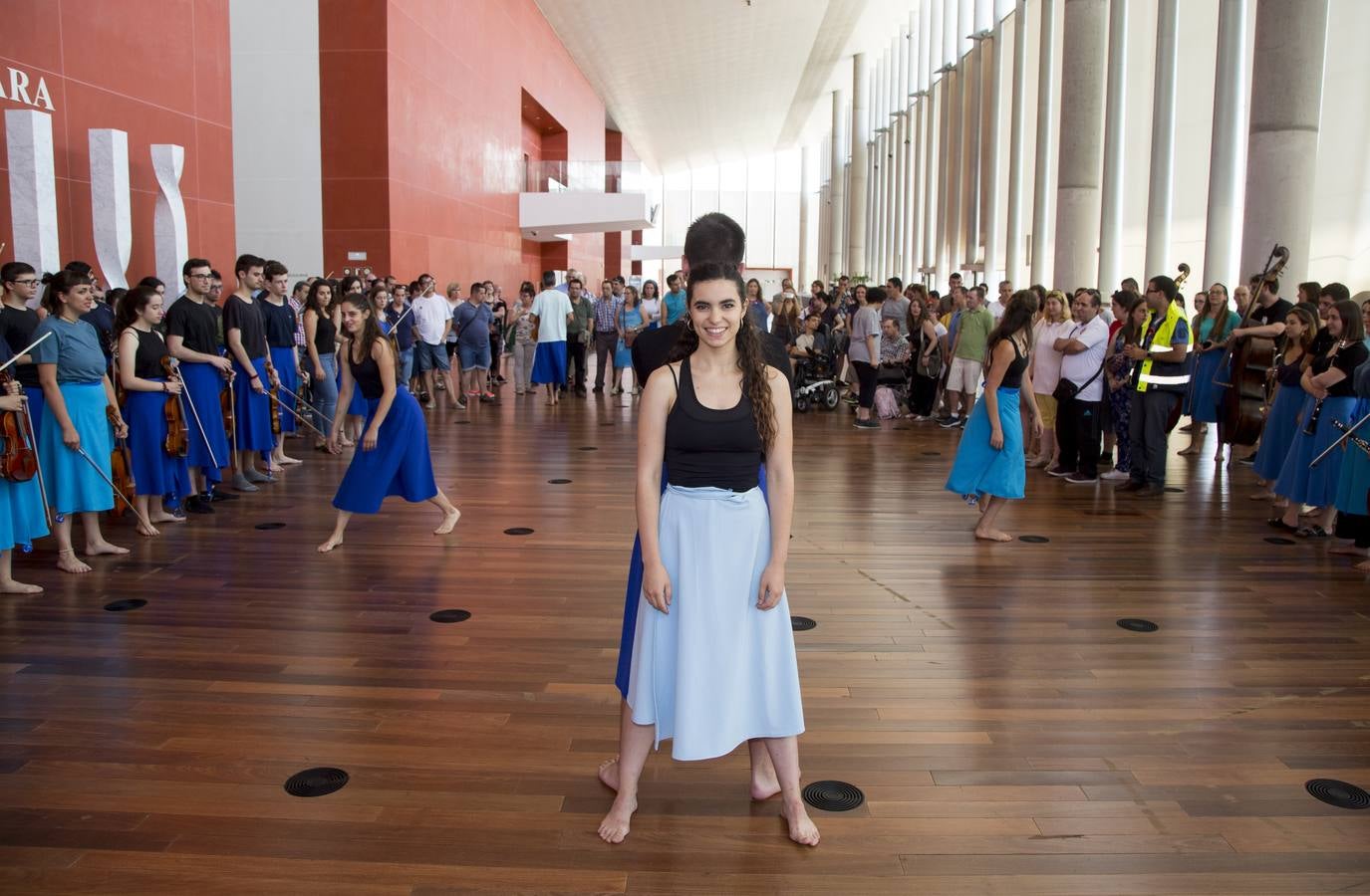 Treinta músicos del Proyecto Ibérico Orquestal ensayan en el Auditorio Miguel Delibes ante un centenar de jóvenes de la Fundación Personas