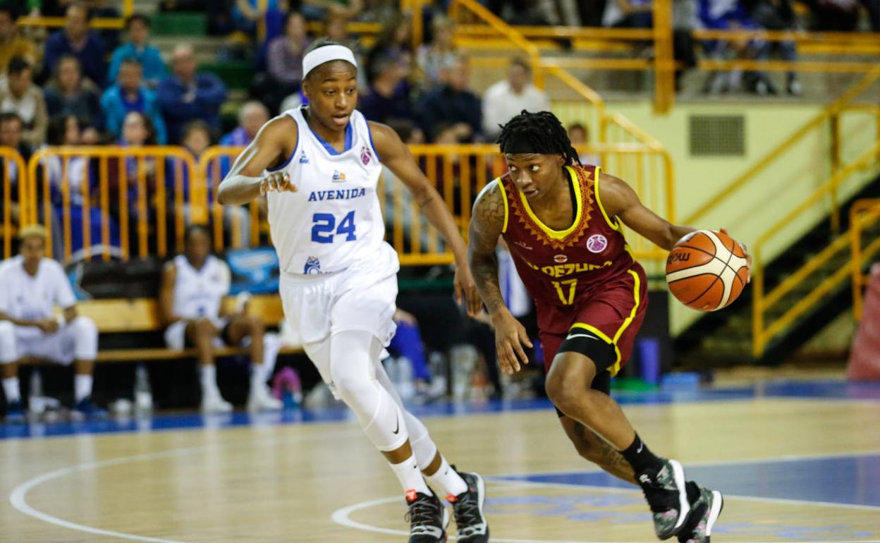 Jewell Loyd, en la Eurocup la pasada temporada ante el Nadezhda ruso. 