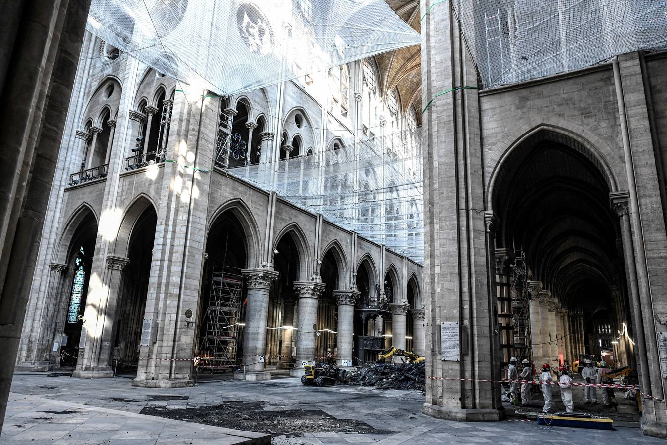 Han pasado tres meses del devastador incendio que en abril arrasaba parte de la cubierta de la catedral parisina y destruía su icónica aguja | Las obras de restauración deberán concluir en un plazo de cinco años, aunque, de momento, las tareas se centran en limpiar y consolidar la estructura