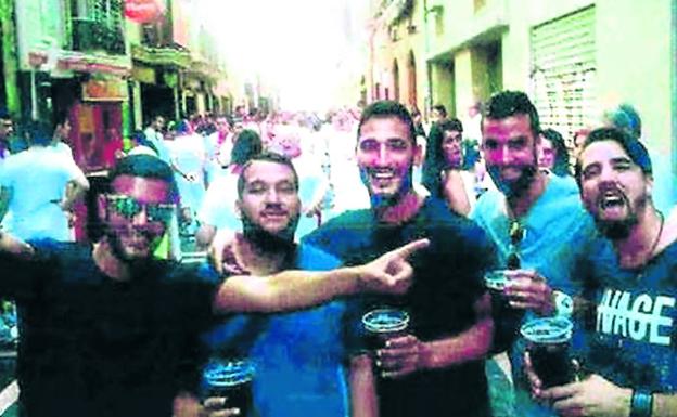 La Manada. Selfi de los jóvenes condenados por la violación grupal a una chica en Sanfermines.